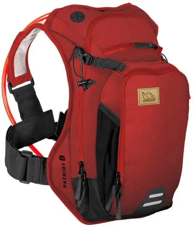 Ryggsäck USWE Patriot 9 l med 2.5 l vätskebehållare röd